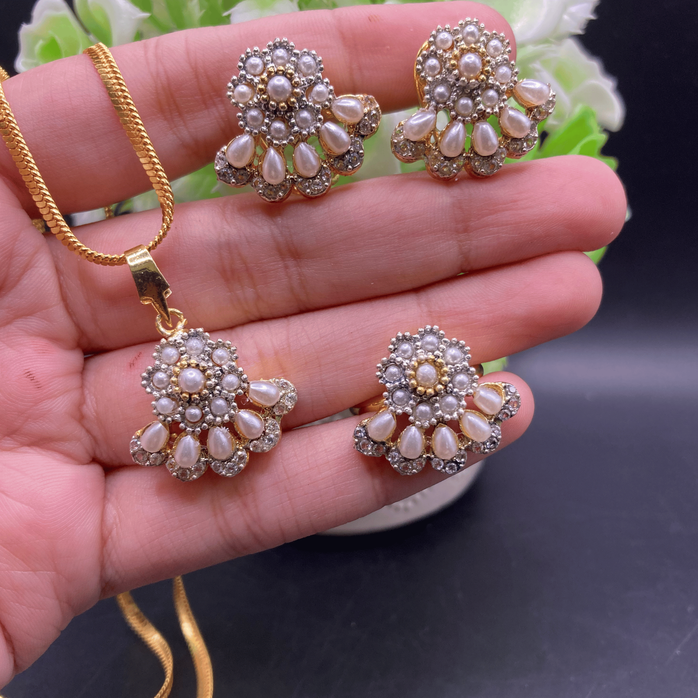 Diamond Cut Sets With Zircon