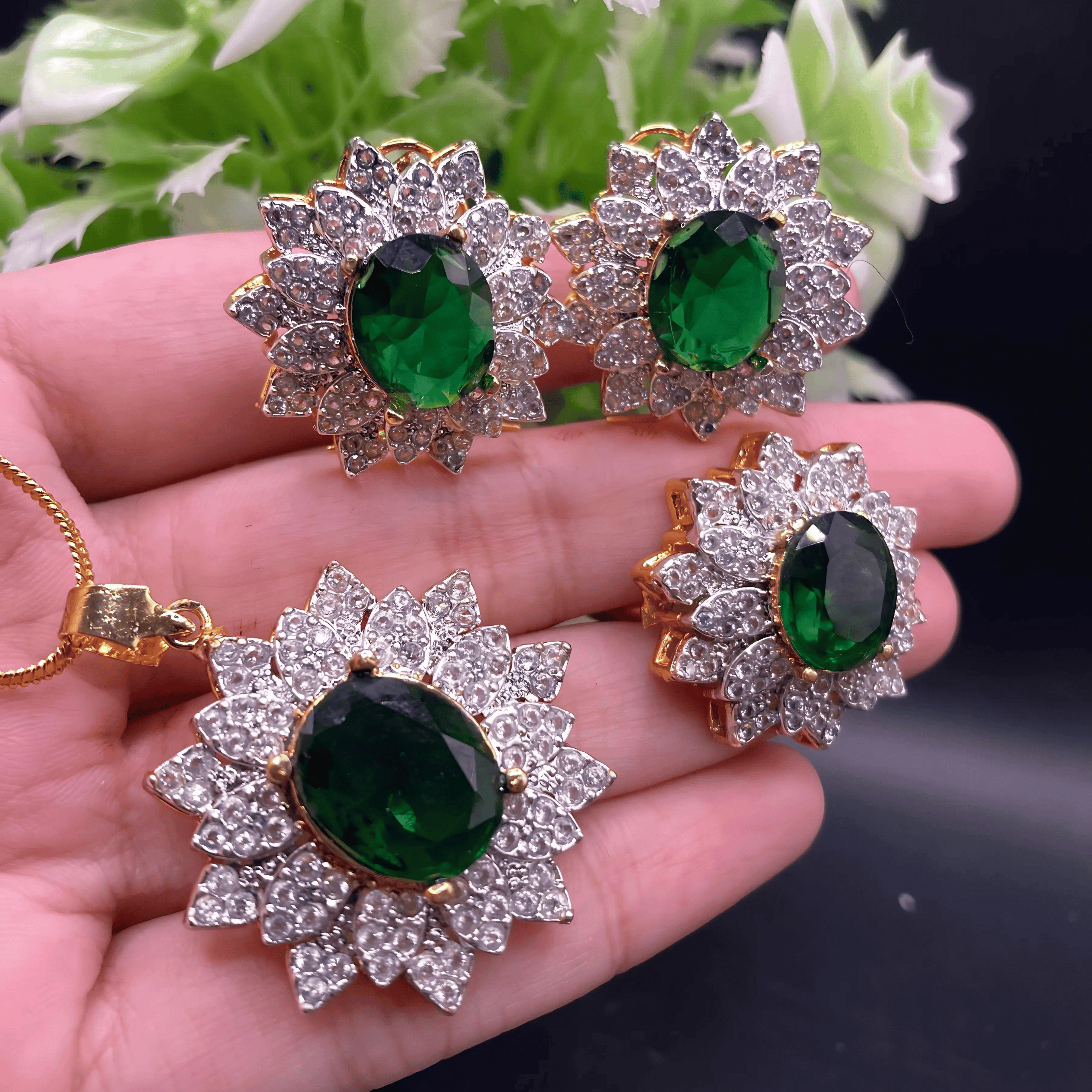 Diamond-Cut Zircon Locket Set