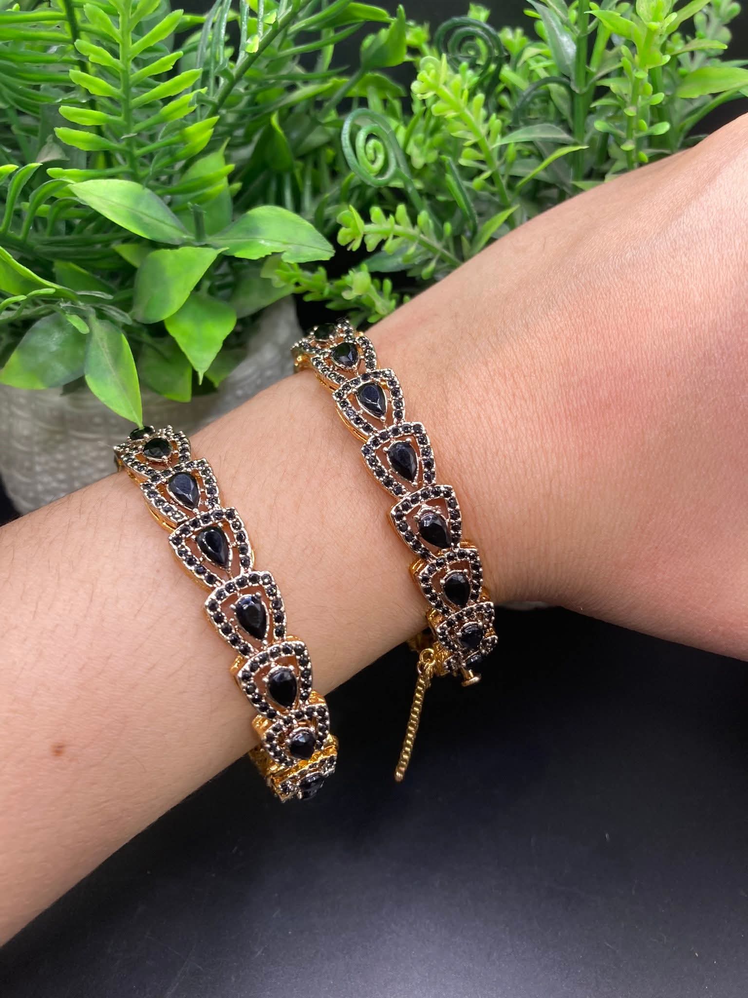 Jarao kangan pair