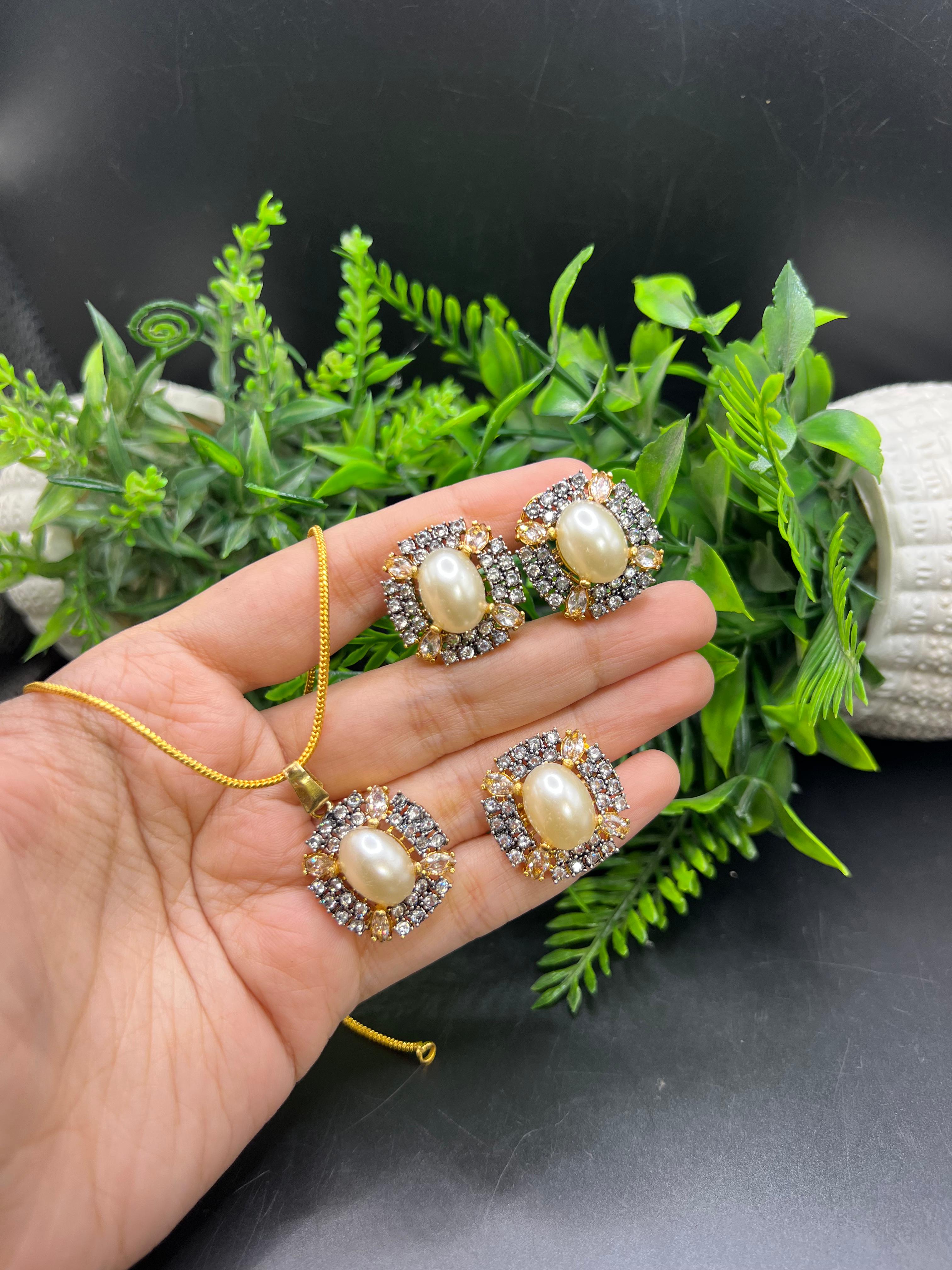Designer combo set