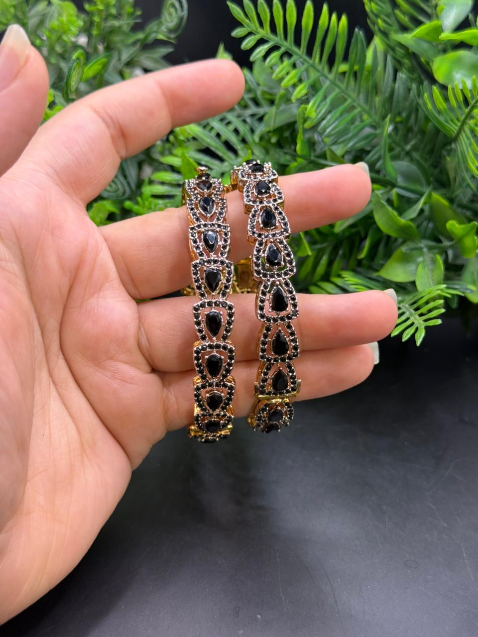Gold toned jarao kangan pair
