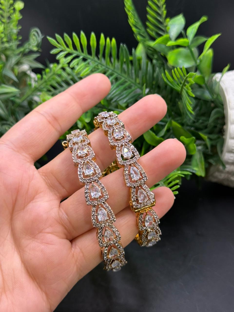 Gold toned jarao kangan pair