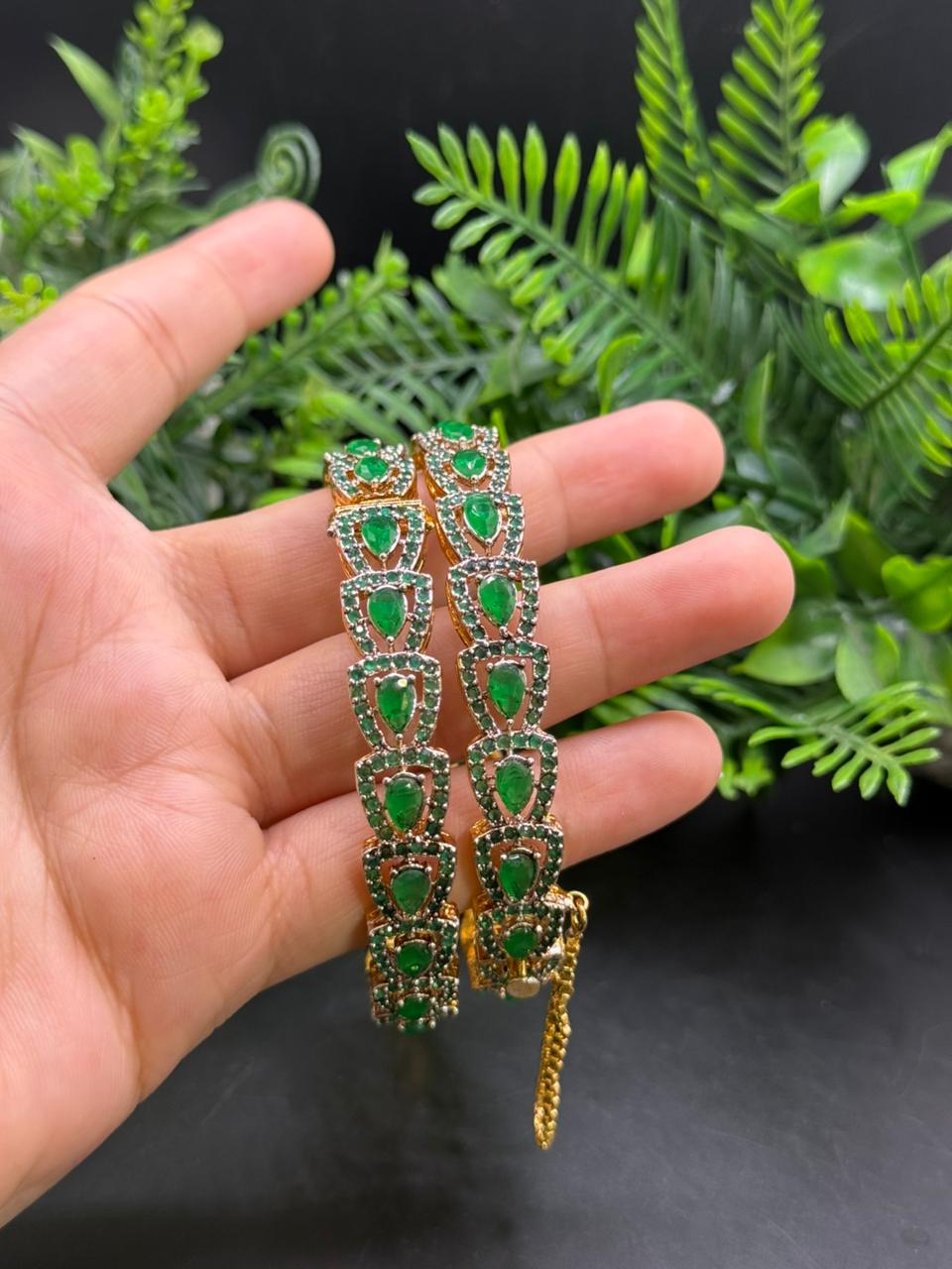 Gold toned jarao kangan pair