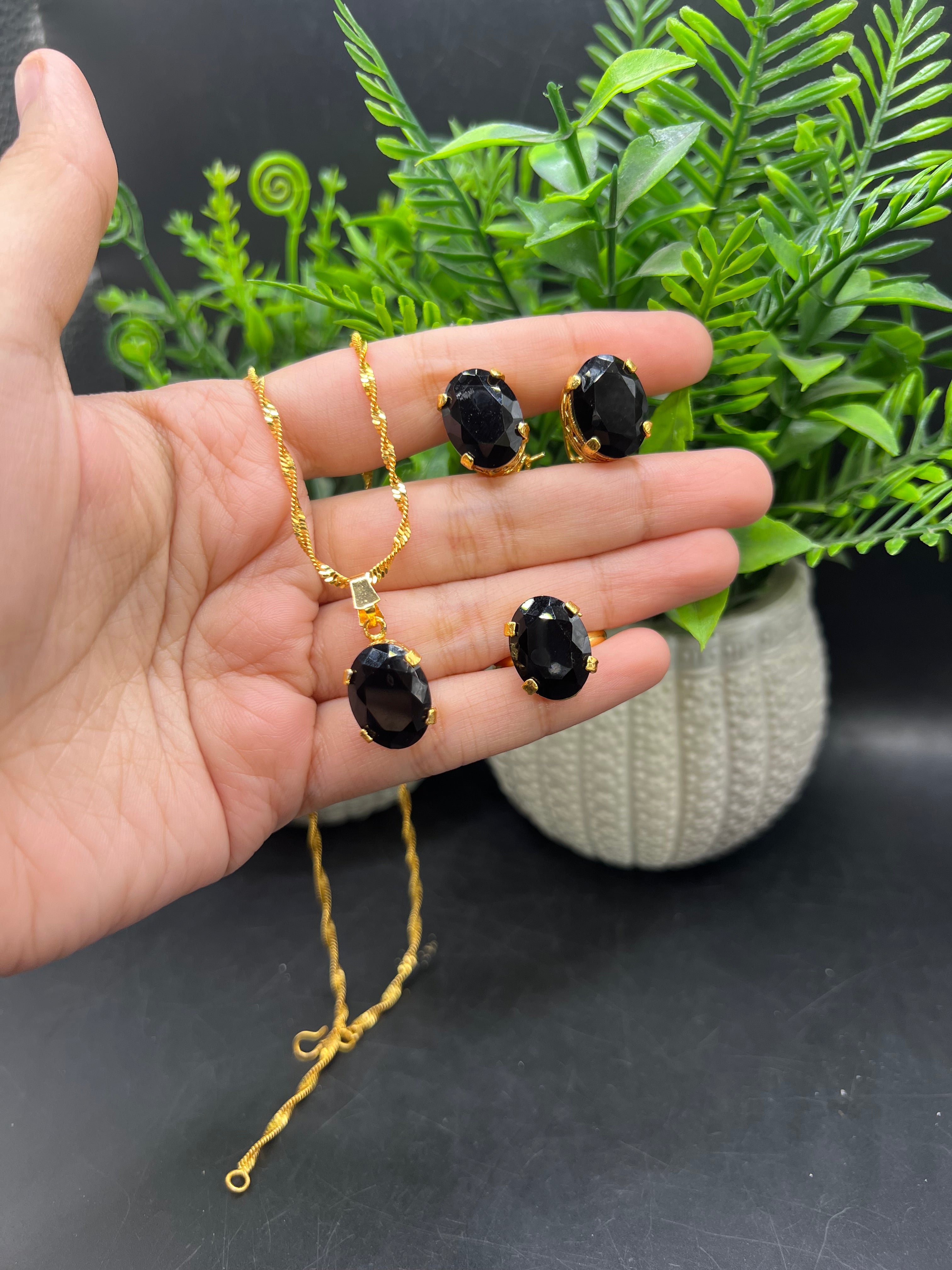 Sparkling Single stone set